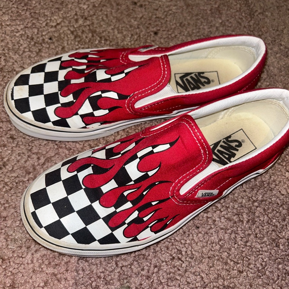 Vans flames. in great condition. size women’s 7.